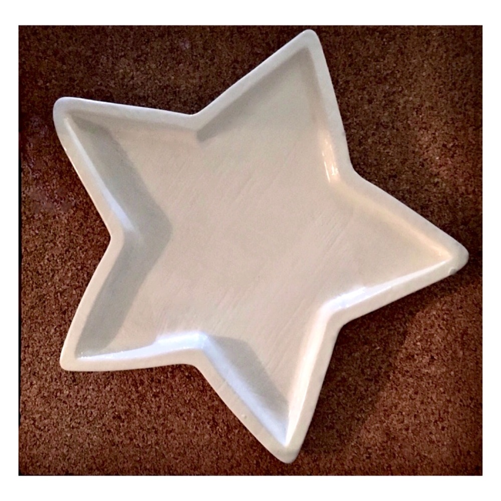 Creative Co-op Ceramic Textured Star Plate - Picture 3 of 9